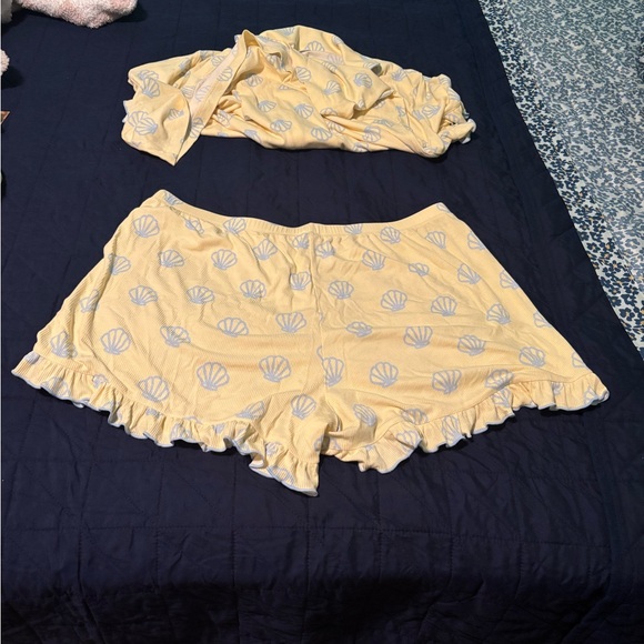 Staykation- Shell Ruffle Ribbed Short Pajamas Set - Picture 6 of 7
